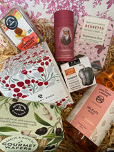 Load image into Gallery viewer, Floral Hamper Box