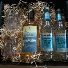 Load image into Gallery viewer, Bottle of sandy mount  Gin with two bottles of Fever-Tree Elderflower Tonic Water 2 x tumblers
